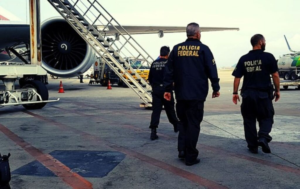 PF faz operação contra grupo que troca etiquetas de bagagem no aeroporto de Guarulhos