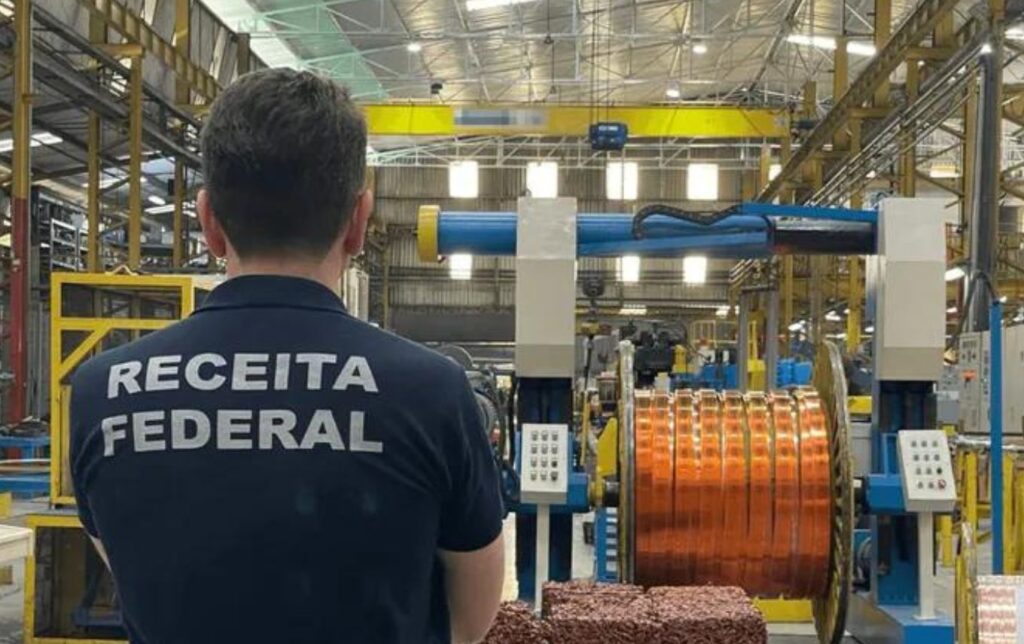 Auditor da Receita Federal em Operação Metalmorfose