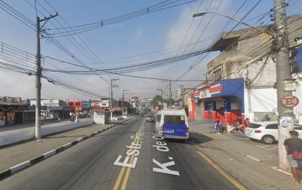 Perto do Terminal Pimentas, agora tem McDonald's e Petz