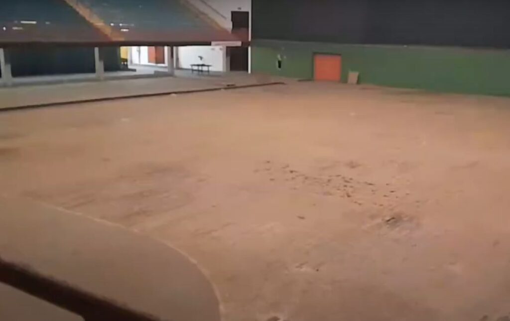 Thomeuzão abandonado, em Guarulhos