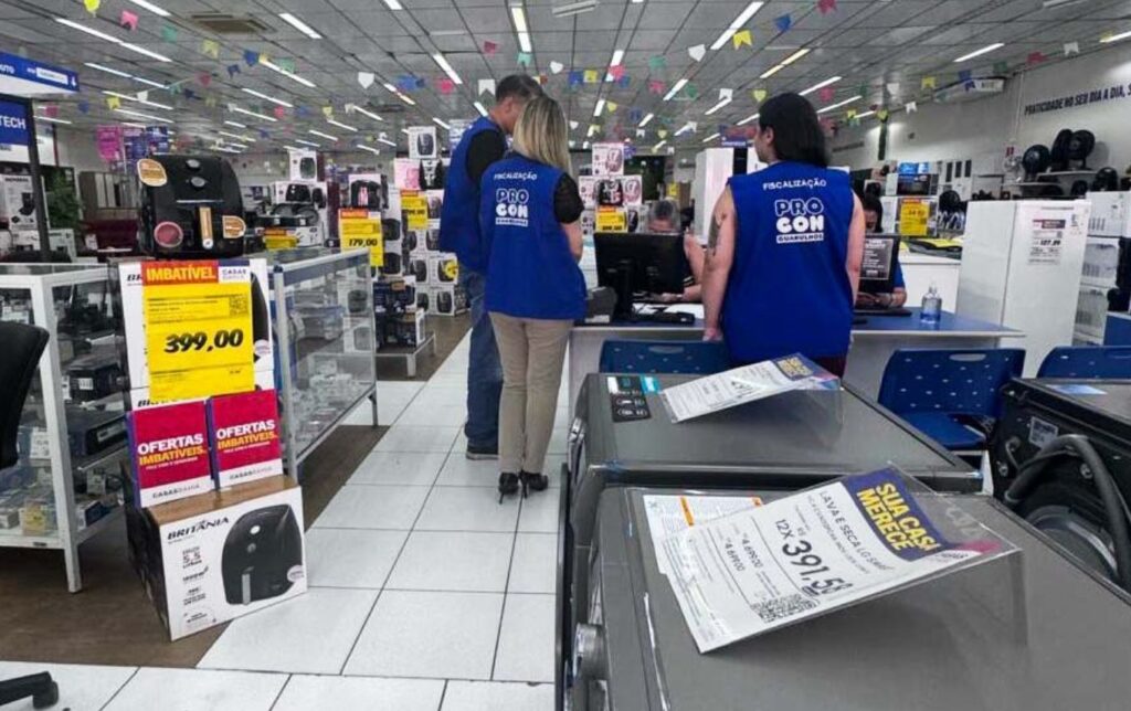 Fiscalização do Procon na Casas Bahia, em Guarulhos