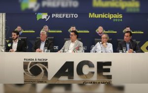 Candidatos a prefeito de Guarulhos em debate organizado pela ACE nas eleições 2024