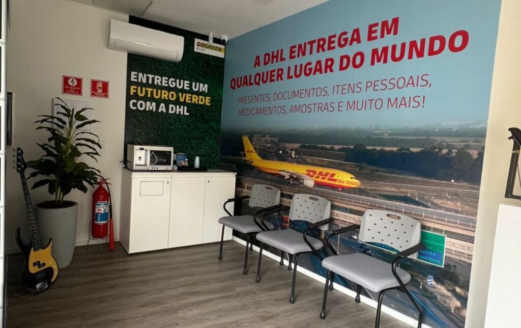 Loja da DHL Express na Paulo Faccini, em Guarulhos