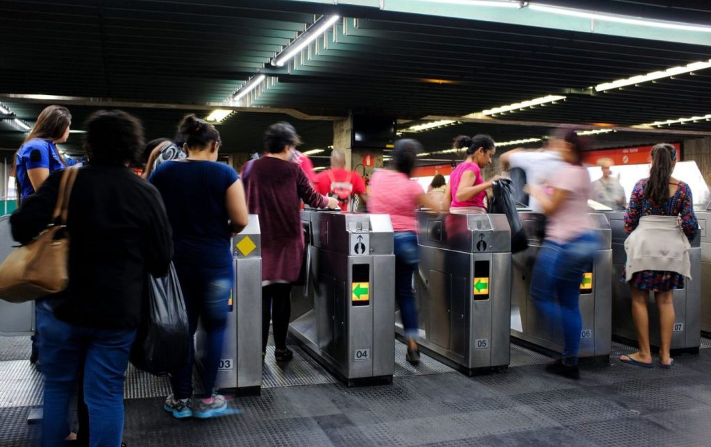 Metrô 24 horas: Entenda o esquema especial para os dias de Carnaval