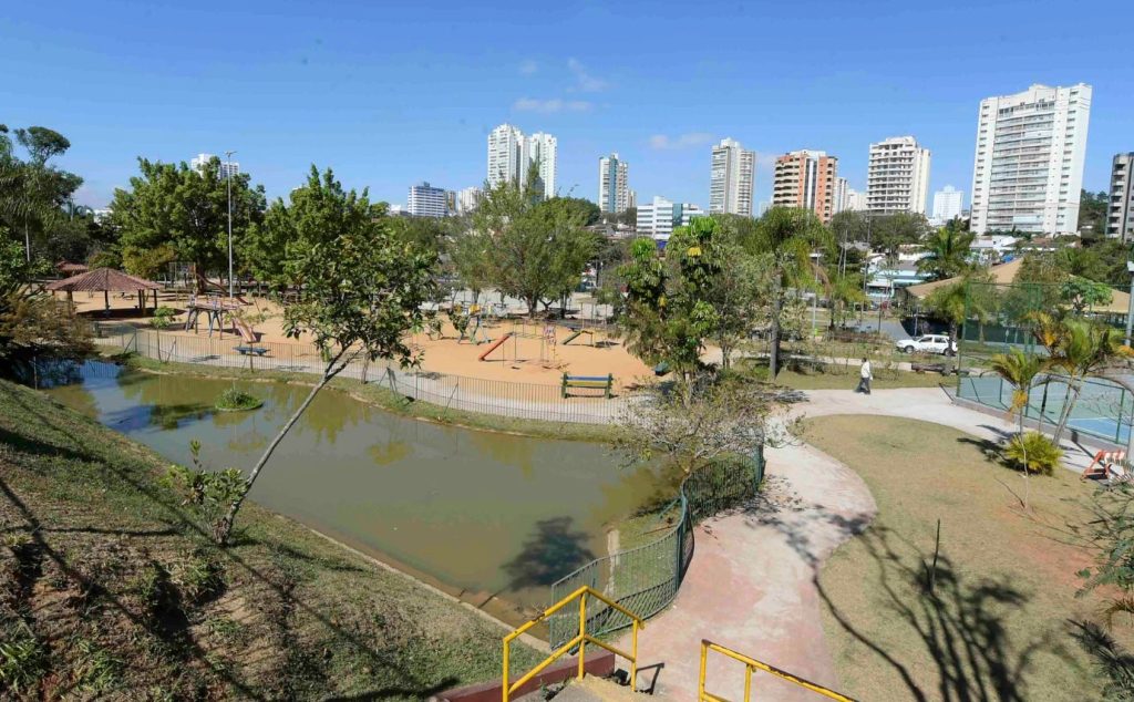 Por desfile de Carnaval, Bosque Maia fecha mais cedo neste sábado