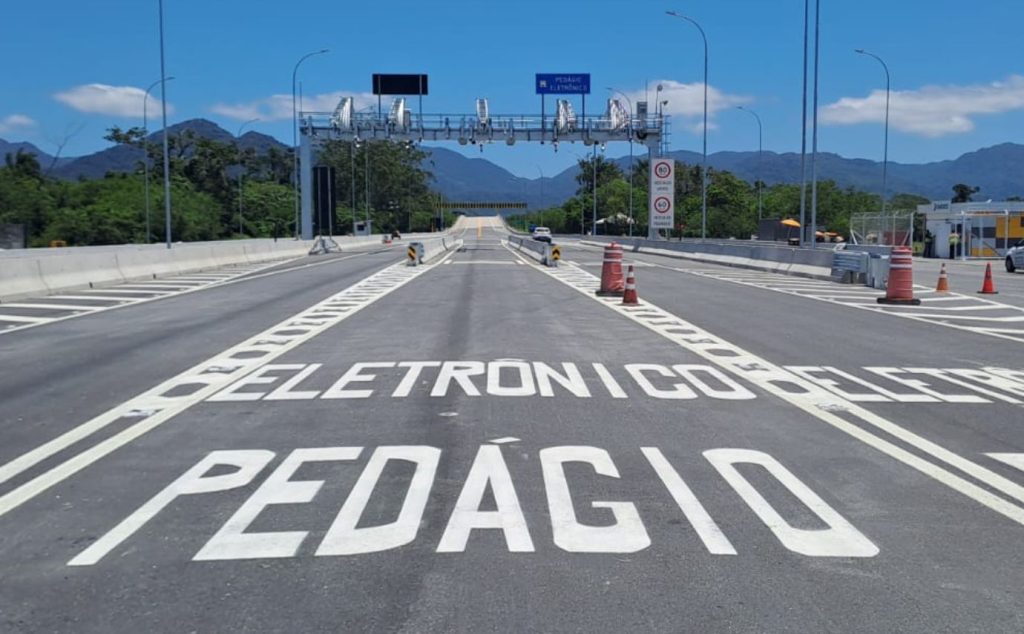 Sem poder usar tag de pedágio, motos vão pagar meia-tarifa no free flow da Via Dutra