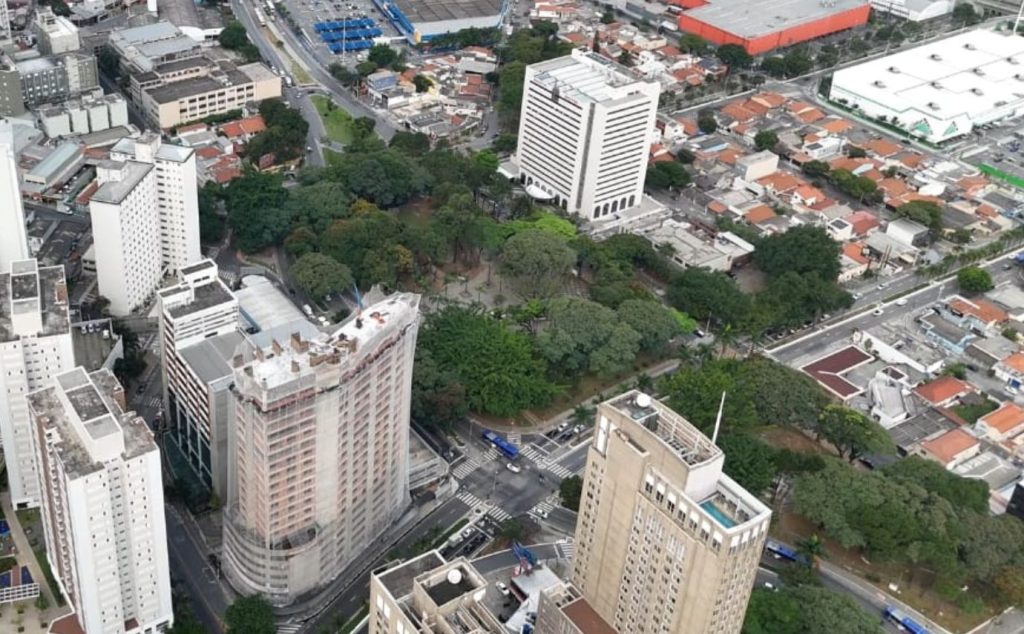 A Praça IV Centenário em Guarulhos: o abandono no lugar do uso