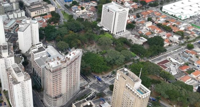 A localização privilegiada da Praça IV Centenário, em Guarulhos