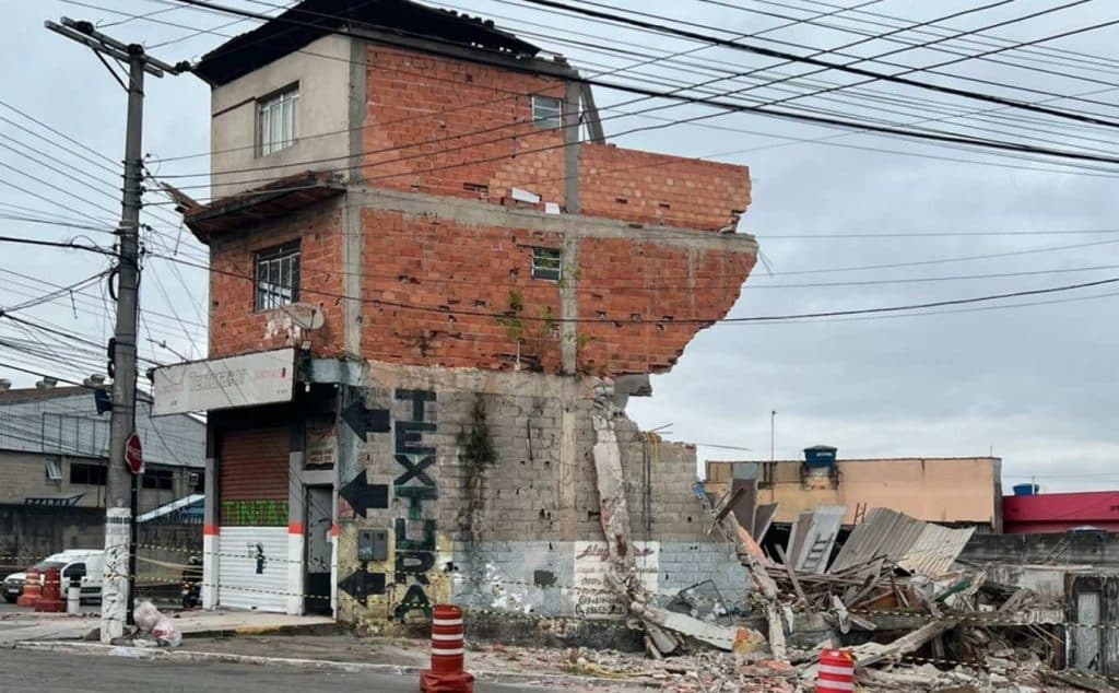Engenheiro civil analisa desabamento de sobrado no Presidente Dutra: ‘Acúmulo de erros’