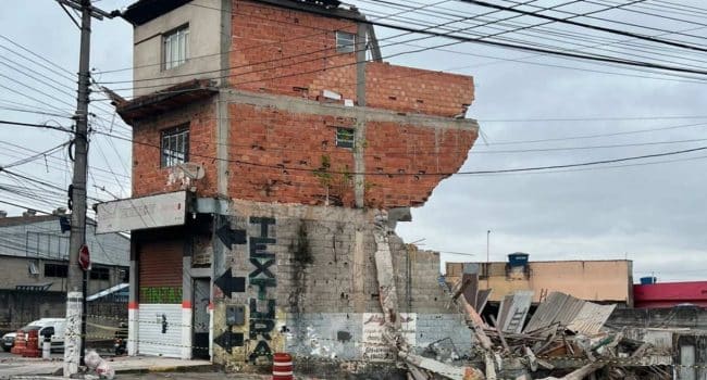 Sobrado que desabou no Presidente Dutra, em Guarulhos