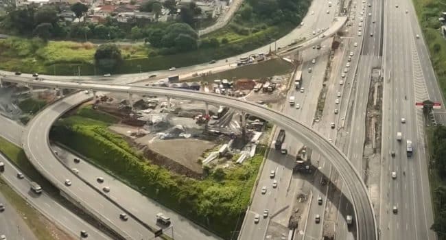 Construção de viadutos no entrocamento da Fernão Dias com a Via Dutra, em Guarulhos