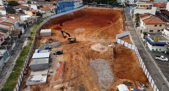 Obra na estação Penha de França, da Linha 2-Verde do Metrô, em andamento