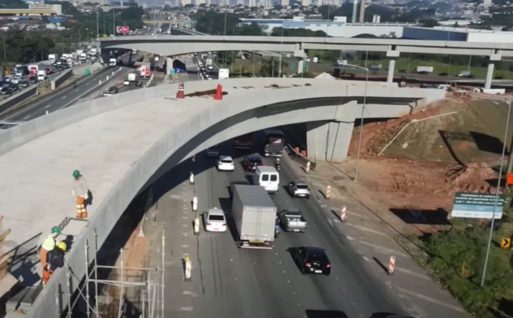 Atrasada, obra na Via Dutra em Guarulhos completa dois anos em julho