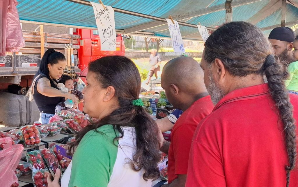 Procura por Morango do Amor aumenta o preço da fruta nas feiras de Guarulhos