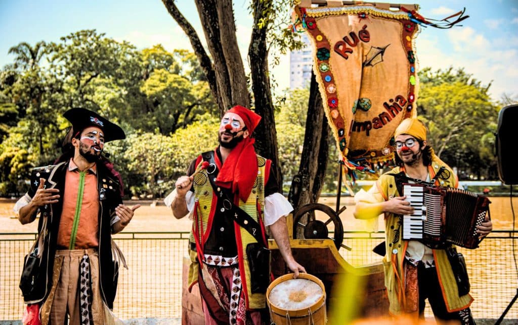 Espetáculos de circo, de graça, durante as  férias escolares
