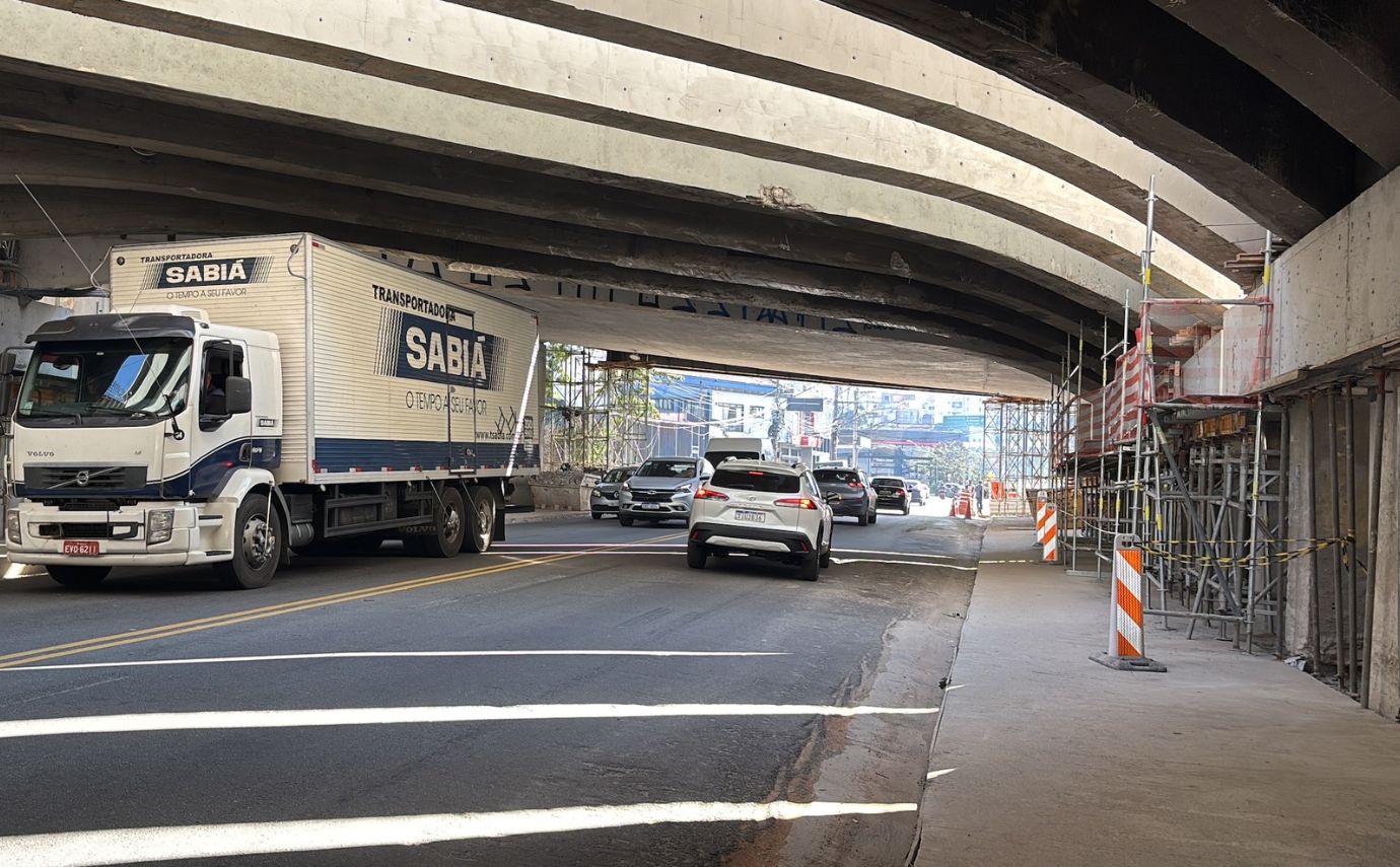 Obra na Dutra fecha trânsito sob viaduto na avenida Guarulhos durante quatro madrugadas