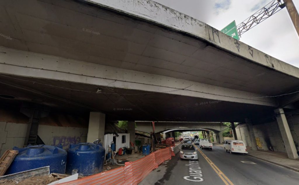 A demolição de parte do viaduto da Via Dutra sobre a Avenida Guarulhos
